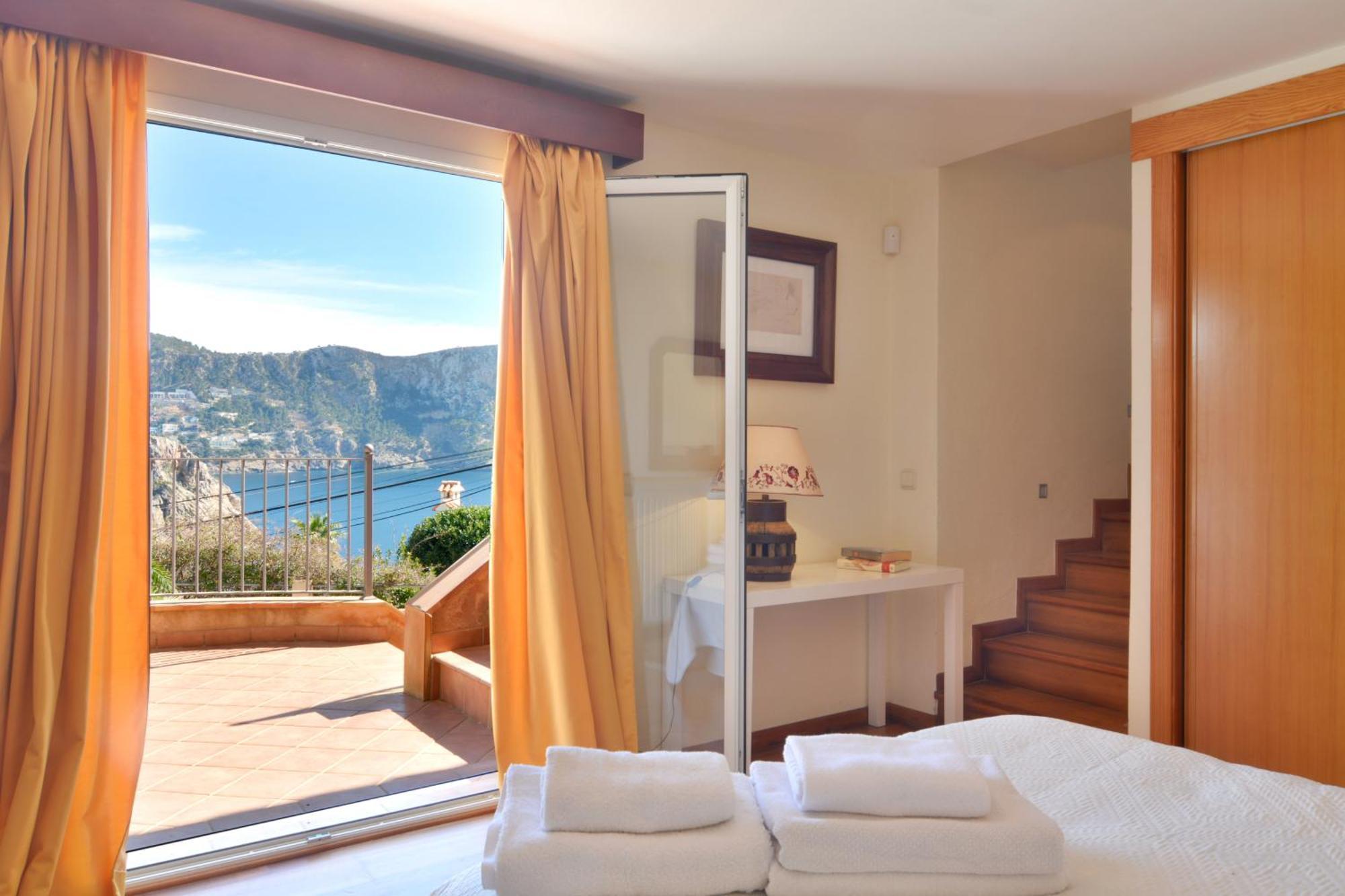 With Incredible Sea Views And Pool Up To 7