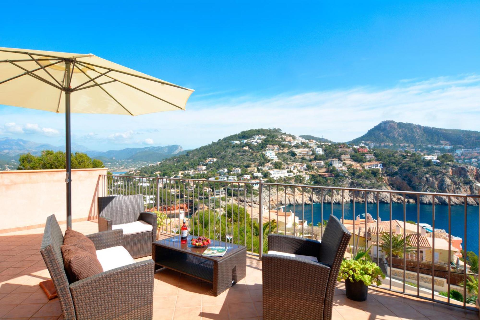 With Incredible Sea Views And Pool Up To 7 *
